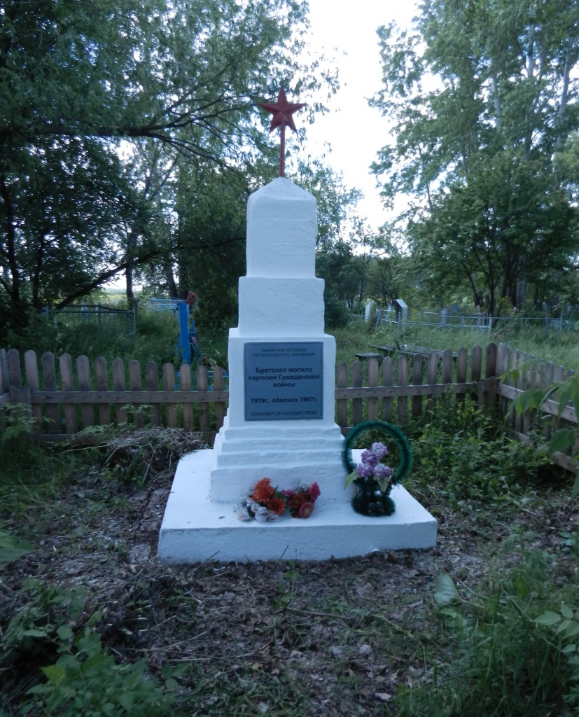 братская могила с. Бедрино. 27 июня 2013 г..jpg